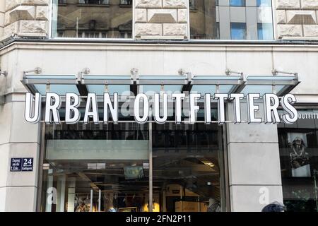 Urban Outfitters Ladenschild in München Stockfoto
