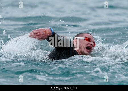 Budapest, Ungarn. Mai 2021. BUDAPEST, UNGARN - 13. MAI: Lars Bottelier aus den Niederlanden, der während der LEN-Europameisterschaft im Freiwasserschwimmen am Lupa-See am 13. Mai 2021 in Budapest, Ungarn, an den 10 km der Männer teilnimmt (Foto: Andre Weening/Orange Picics) Credit: Orange Pics BV/Alamy Live News Stockfoto