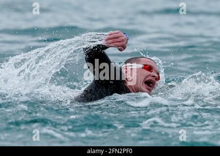 Budapest, Ungarn. Mai 2021. BUDAPEST, UNGARN - 13. MAI: Lars Bottelier aus den Niederlanden, der während der LEN-Europameisterschaft im Freiwasserschwimmen am Lupa-See am 13. Mai 2021 in Budapest, Ungarn, an den 10 km der Männer teilnimmt (Foto: Andre Weening/Orange Picics) Credit: Orange Pics BV/Alamy Live News Stockfoto