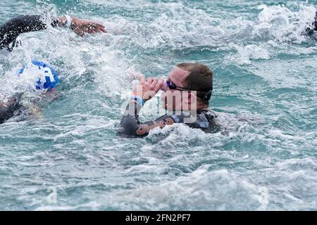 Budapest, Ungarn. Mai 2021. BUDAPEST, UNGARN - 13. MAI: Lars Bottelier aus den Niederlanden, der während der LEN-Europameisterschaft im Freiwasserschwimmen am Lupa-See am 13. Mai 2021 in Budapest, Ungarn, an den 10 km der Männer teilnimmt (Foto: Andre Weening/Orange Picics) Credit: Orange Pics BV/Alamy Live News Stockfoto