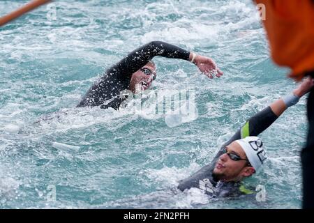 Budapest, Ungarn. Mai 2021. BUDAPEST, UNGARN - 13. MAI: Fähre Weertman aus den Niederlanden, die während der LEN-Europameisterschaft im Freiwasserschwimmen am Lupa-See am 13. Mai 2021 in Budapest, Ungarn, an den 10 km der Männer teilnimmt (Foto: Andre Weening/Orange Picics) Credit: Orange Pics BV/Alamy Live News Stockfoto