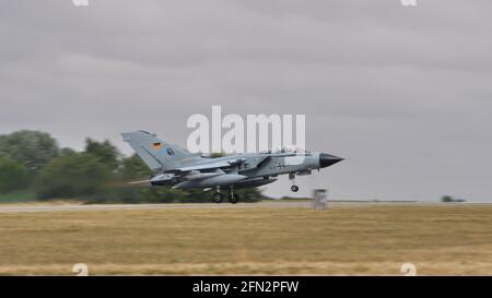 Evreux Air Base Frankreich, 14. JULI 2019 Modern Fighter Bomber Jet Flugzeuge hebt ab. Panavia Tornado IDS des deutschen Luftwaffenjägerbombers. Speicherplatz Kopieren Stockfoto