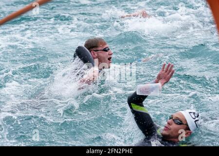 Budapest, Ungarn. Mai 2021. BUDAPEST, UNGARN - 13. MAI: Fähre Weertman aus den Niederlanden, die während der LEN-Europameisterschaft im Freiwasserschwimmen am Lupa-See am 13. Mai 2021 in Budapest, Ungarn, an den 10 km der Männer teilnimmt (Foto: Andre Weening/Orange Picics) Credit: Orange Pics BV/Alamy Live News Stockfoto