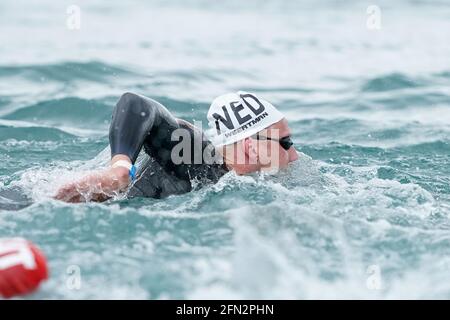Budapest, Ungarn. Mai 2021. BUDAPEST, UNGARN - 13. MAI: Fähre Weertman aus den Niederlanden, die während der LEN-Europameisterschaft im Freiwasserschwimmen am Lupa-See am 13. Mai 2021 in Budapest, Ungarn, an den 10 km der Männer teilnimmt (Foto: Andre Weening/Orange Picics) Credit: Orange Pics BV/Alamy Live News Stockfoto