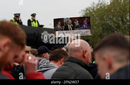 Manchester, Großbritannien. Mai 2021. Fans protestieren vor dem Spiel gegen Liverpool vor Old Trafford, Manchester, gegen die Glasurbesitzer. Bildnachweis sollte lauten: Darren Staples/Sportimage Credit: Sportimage/Alamy Live News Stockfoto