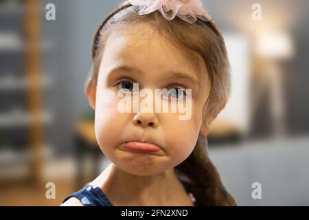 Traurige Unglückliche Kleine Mädchen Emotion. Kinderporträt Stockfoto