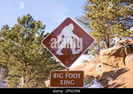 Big Foot Crossing Schild in der Wildnis von Colorado Stockfoto