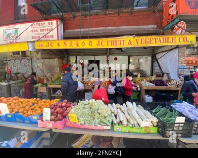 Chinesischer Markt für Produkte, Obst und Gemüse von JC in der Mott Street in Chinatown, New York City. Stockfoto