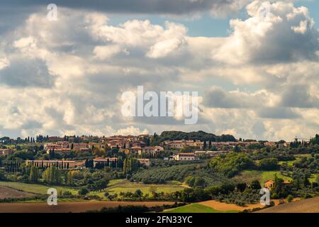 Idyllische ländliche Landschaften und malerische Hügellandschaften der Toskana in Herbstfarben. Italien Stockfoto