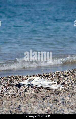 Gegangen Schwimmen Flip Flops am Strand Kolymbia Rhodos Stockfoto