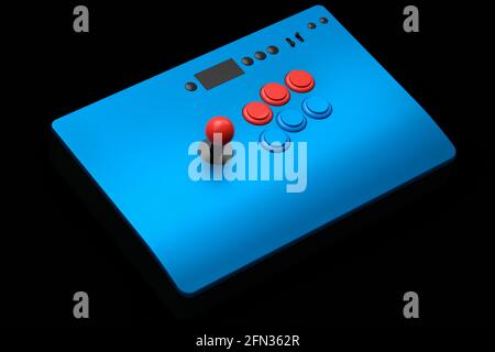 Vintage-Arcade-Stick mit Joystick und Knöpfen in Turnierqualität auf Schwarz Stockfoto