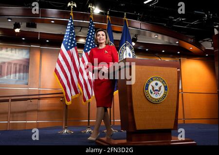 Washington, DC, USA. Mai 2021. 13. Mai 2021 - Washington, DC, USA: Die Sprecherin des Hauses NANCY PELOSI (D-CA) spricht auf ihrer wöchentlichen Pressekonferenz. Quelle: Michael Brochstein/ZUMA Wire/Alamy Live News Stockfoto