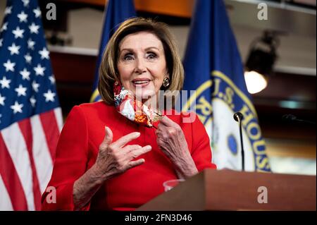 Washington, DC, USA. Mai 2021. 13. Mai 2021 - Washington, DC, USA: Die Sprecherin des Hauses NANCY PELOSI (D-CA) spricht auf ihrer wöchentlichen Pressekonferenz. Quelle: Michael Brochstein/ZUMA Wire/Alamy Live News Stockfoto