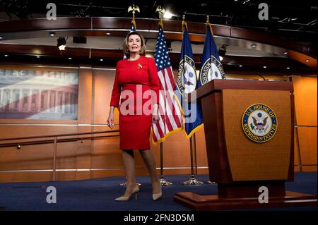 Washington, DC, USA. Mai 2021. 13. Mai 2021 - Washington, DC, USA: Die Sprecherin des Hauses NANCY PELOSI (D-CA) spricht auf ihrer wöchentlichen Pressekonferenz. Quelle: Michael Brochstein/ZUMA Wire/Alamy Live News Stockfoto