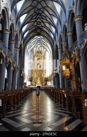 Langhaus in der katholischen Kirche St. Mariä Himmelfahrt, Köln, Nordrhein-Westfalen, Deutschland Stockfoto