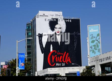 Los Angeles, Kalifornien, USA 8. Mai 2021 EIN allgemeiner Blick auf die Atmosphäre von Disney 'Cruella' Emma Stone Billboard während der Coronavirus Covid-19 Pandemie am 8. Mai 2021 in Los Angeles, Kalifornien, USA. Foto von Barry King/Alamy Stockfoto Stockfoto