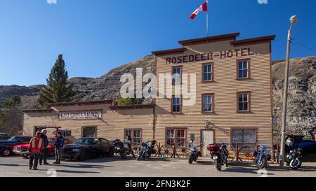 13/5/21 - The Last Chance Saloon und Rosedeer Hotel in Wayne, Alberta, stehen zum Verkauf. Sie wurden 1913 eröffnet. Der Salon soll eine geschorene Viole haben Stockfoto