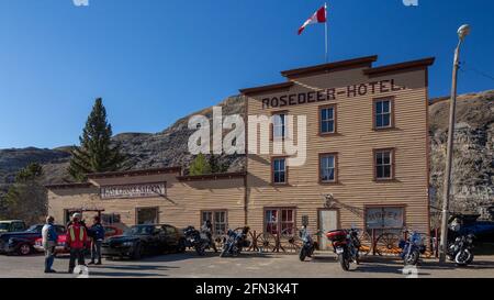 13/5/21 - The Last Chance Saloon und Rosedeer Hotel in Wayne, Alberta, stehen zum Verkauf. Sie wurden 1913 eröffnet. Der Salon soll eine geschorene Viole haben Stockfoto