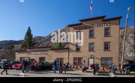 13/5/21 - The Last Chance Saloon und Rosedeer Hotel in Wayne, Alberta, stehen zum Verkauf. Sie wurden 1913 eröffnet. Der Salon soll eine geschorene Viole haben Stockfoto