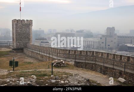 Festung Skopje hinter der Stadt Skopje in Mazedonien. Stockfoto