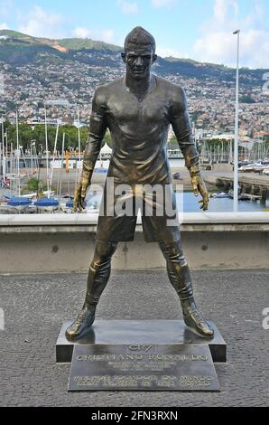 Cristiano Ronaldo die Statue am Wasser außerhalb der CR7 Museum, Funchal, Madeira, Portugal. Stockfoto