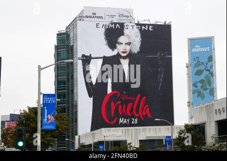 Los Angeles, Kalifornien, USA 13. Mai 2021 EIN allgemeiner Blick auf die Atmosphäre von Disney 'Cruella' Emma Stone Billboard während der Coronavirus Covid-19 Pandemie am 13. Mai 2021 in Los Angeles, Kalifornien, USA. Foto von Barry King/Alamy Stockfoto Stockfoto