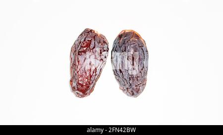 Zwei große getrocknete Datteln auf weißem Hintergrund Stockfoto