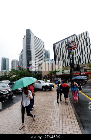 Moderne Gebäude verändern die Skyline der Bonifacio Global City in Metro Manila, Philippinen.