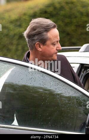 Der ehemalige britische Premierminister David Cameron verlässt am 14. Mai 2021 sein Haus in West-London, nachdem er von einem Parlamentsausschuss über sein Haus befragte wurde Stockfoto