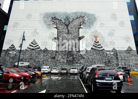 Das Herz des Landes Gottes Wandbild von Andrew Schoultz in Bonifacio Global City in Metro Manila, Philippinen. Stockfoto