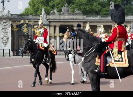 Montierte Rettungsschwimmer Vor Dem Buckingham Palace Trooping The Color Stockfoto