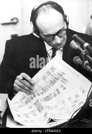 Eichmann, Adolf, 19.3.1906 - 1.6.1962, deutscher SS-Offizier, halbe Länge, Während des Eichmann-Prozesses, 2.4.- 15.12.1961, Israel, 30.6.1961, NUR ZUR REDAKTIONELLEN VERWENDUNG Stockfoto