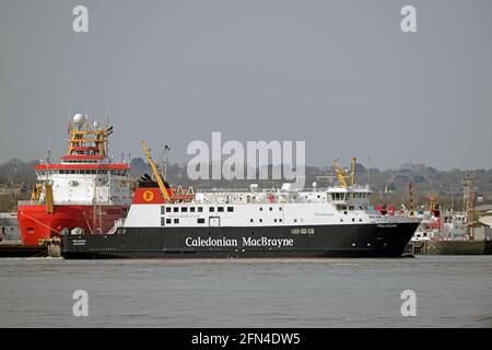 Caledonian MacBraynes schottische Fähre FINLAGGAN im FLUSS MERSEY, nach der Umrüstung in der Cammell Laird Ship Repair Facility, BIRKENHEAD. Stockfoto