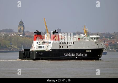 Caledonian MacBraynes schottische Fähre FINLAGGAN im FLUSS MERSEY, nach der Umrüstung in der Cammell Laird Ship Repair Facility, BIRKENHEAD. Stockfoto