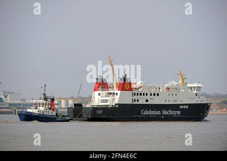 Caledonian MacBraynes schottische Fähre FINLAGGAN im FLUSS MERSEY, nach der Umrüstung in der Cammell Laird Ship Repair Facility, BIRKENHEAD. Stockfoto