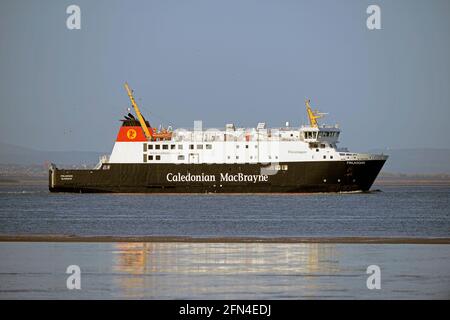 Caledonian MacBraynes schottische Fähre FINLAGGAN, die den Fluss Mersey, Liverpool, verlässt, nachdem sie in der Cammell Laird Shipyard von Birkenhead renoviert wurde. Stockfoto