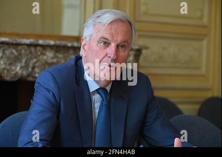 Der ehemalige EU-Brexit-Verhandlungsführer Michel Barnier gibt am 22. April 2021 im Büro des Verlags Gallimard in Paris, Frankreich, ein Interview. Foto von Elodie Gregoire/ABACAPRESS.COM Stockfoto