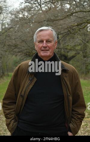 Der ehemalige EU-Brexit-Verhandlungsführer Michel Barnier posiert am 17. April 2021 zu Hause in La Ferte-Saint-Aubin, Frankreich, für Bilder. Foto von Elodie Gregoire/ABACAPRESS.COM Stockfoto