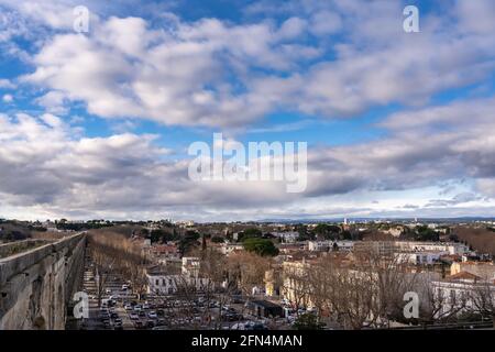 Stadtbild von Montpellier von der Promenade de Peyrou in Richtung Aquadukt Stockfoto