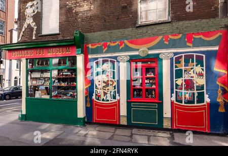 Pollock's Toy Museum und Pollock's Print Warehouse, Scala Street, London; gegründet 1956 von Marguerite und Kenneth Fawdry Stockfoto