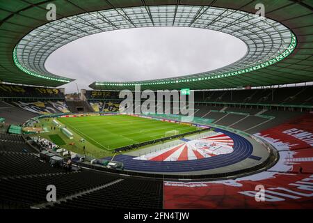 Berlin, Deutschland. Mai 2021. Berlin, Olympiastadion 13.05.21: Überblick über das Stadion vor dem letzten Pokalspiel zwischen RB Leipzig gegen Borussia Dortmund. Foto: pressefoto Kredit: Mika Volkmann/Alamy Live News Stockfoto