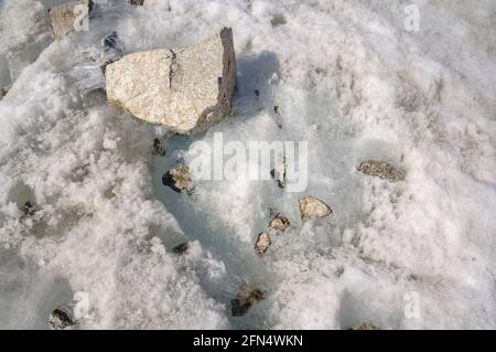 Aneto Gletscher und Felsdetails (Posets-Maladetas Naturpark, Benasque, Spanien, Pyrenäen) ESP: Glaciar del Aneto y detalles de rocas (Aragón, España) Stockfoto