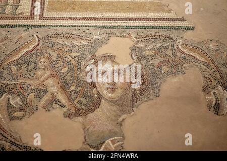 Details der Mona Lisa aus Galilee Porträt eine Szene aus der Hochzeit von Dionysos und Ariadne AKA Dionysos Mosaic, auf dem Boden der römischen Villa Stockfoto