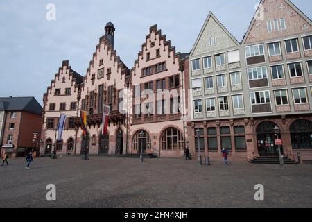 Frankfurt, Deutschland. Mai 2021. Frankfurter Rathaus, Römer, RÃ¶mer, Römerberg, in der Frankfurter Innenstadt, Feature, Symbolfoto, Randmotiv, 12.05.2021. â weltweite Nutzung Kredit: dpa/Alamy Live News Stockfoto