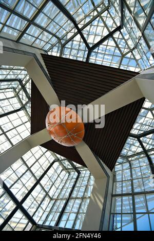 Szenische Deckenansicht des Price Reading Room im achten Stock der San Diego Central Library in Kalifornien, USA. Stockfoto