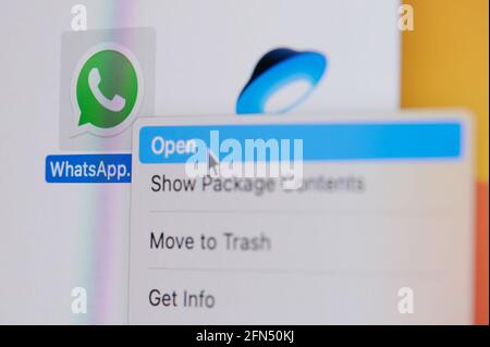 New york, USA - 19. April 2021: Klicken und öffnen sie whatsapp App auf Laptop-Bildschirm Makro Nahaufnahme Stockfoto