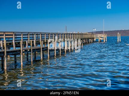 Steg an der Uferpromenade in Diessen am Ammersee, Bayern, Deutschland, Europa Stockfoto