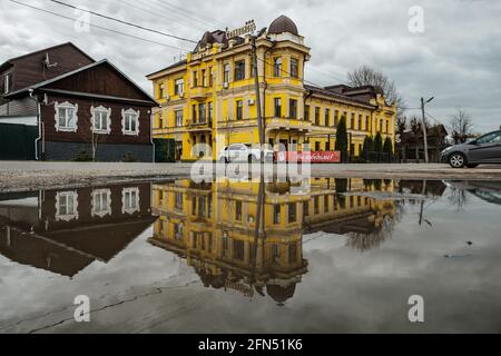 ROSTOV, RUSSLAND - MAI 4 2021: Blick auf das Hotel Selivanov in Rostov. Stockfoto