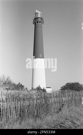 Barnegat Lighthouse, Barnegat Light, NJ, November 1992. Teil einer Serie von 35 Leuchttürmen an der amerikanischen Ostküste, die zwischen November 1992 und September 1993 fotografiert wurden. Stockfoto