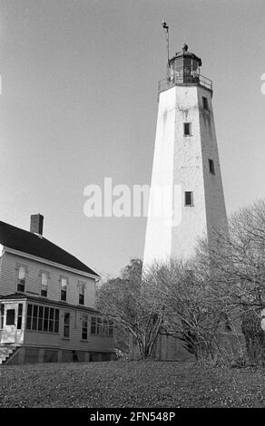 Sandy Hook Lighthouse, Highlands, NJ, November 1992. Teil einer Serie von 35 Leuchttürmen an der amerikanischen Ostküste, die zwischen November 1992 und September 1993 fotografiert wurden. Stockfoto